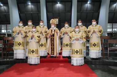 Ordenação diaconal de oito seminaristas